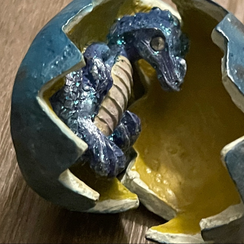 Dinosaur🥚Egg Baby Dino Inside 🦕Easter Present Figurine